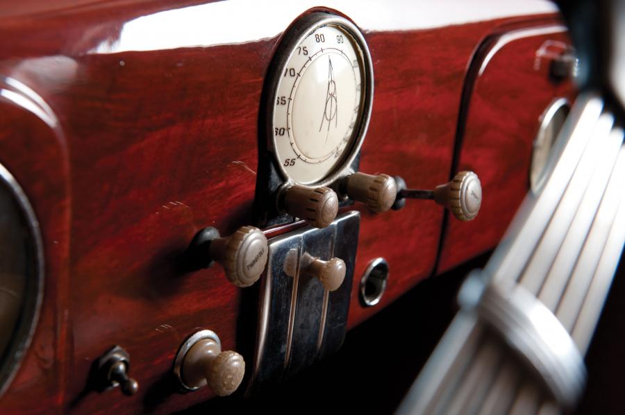  Ford DeLuxe Rumble Seat Cabriolet 1937 года  (фото 3 из 20)